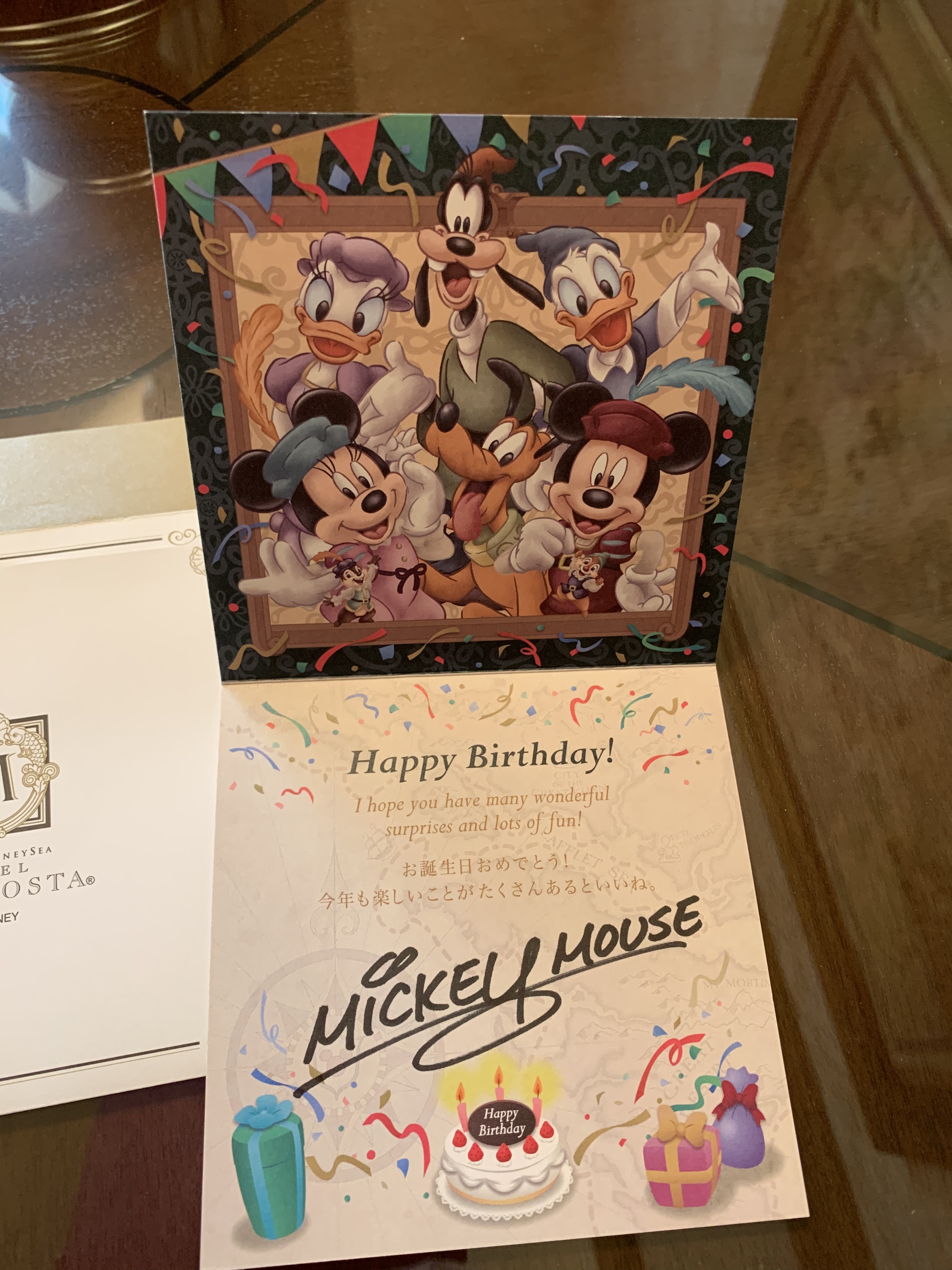 ミラコスタでもらったお誕生日カード ミッキーとミニーから留守番電話にお祝いメッセージが入っててビックリしたよ 19年3月 旅行記１日目